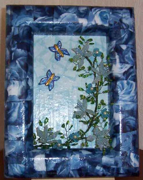 N°977 cadre bleu clematique et petites fleurs bleues petits papillons